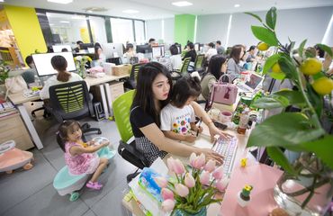 Children to go work with parents at a company in Hangzhou